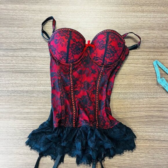 Red & Black Corset-Style Bustier w/ Lace & Ruffle Hem - Picture 4 of 8